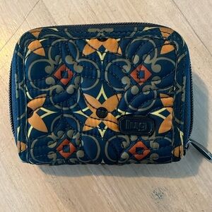 Lug splits compact RFID wallet